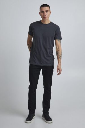 black denim jeans 4